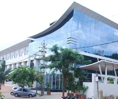 https://imgcld.yatra.com/ytimages/image/upload/t_hotel_yatra_city_desktop/v1455261228/Domestic Hotels/Hotels_Guntur/Grand Nagarjuna Hotel/SIDE_VIEW.jpg